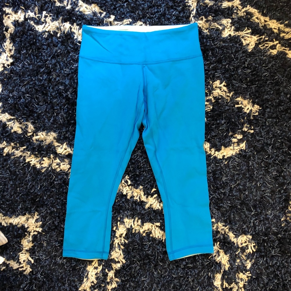 Blue reversible Lulu Lemon crop yoga pants